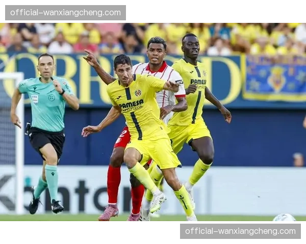 半场：瓦伦西亚1-1比利亚雷亚尔，两队门将各献神扑